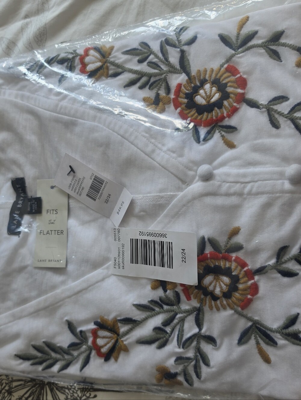 Soft White Embroidered V-Neck Women's Top - NEW WITH TAGS - Plus Size 22/24